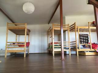 Хостелы Udabno Hostel Удабно Кровать в общем номере для мужчин и женщин с 10 кроватями-2
